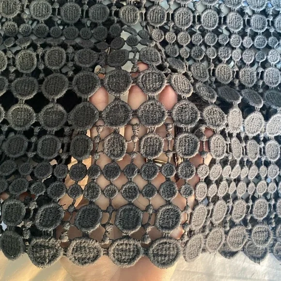 MaxMara Weekend- Grey Crochet Like Sleeveless Cropped Top - Picture 5 of 6